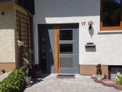 Aluminium-Haustür mit Holz Applikation