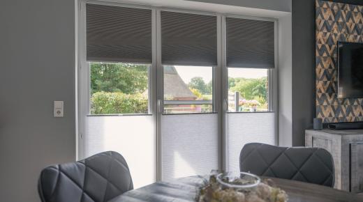 Wabenplissee von Ifasol an Terrassentür