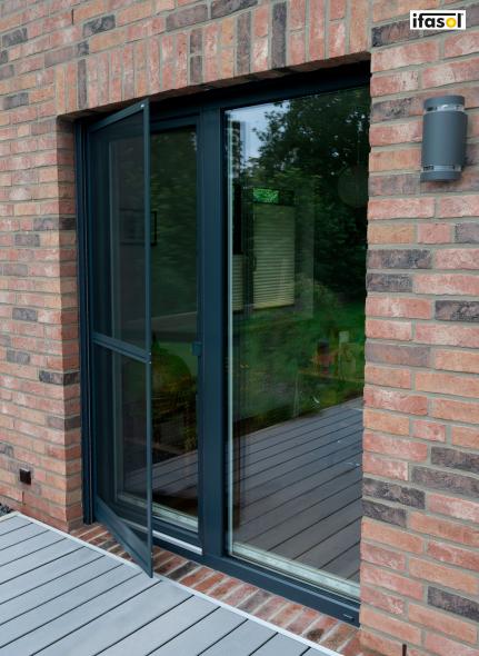 Insektenschutz mit Drehrahmentür von Ifasol